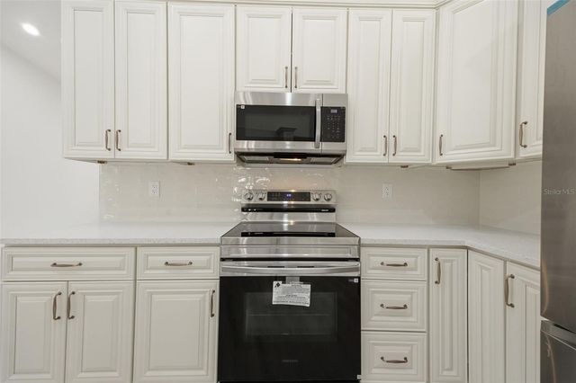 1204 MOONDALE COURT, Valrico, FL 33596
