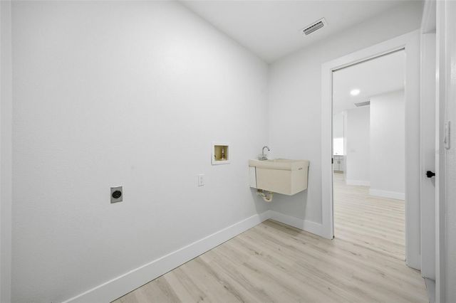 1204 MOONDALE COURT, Valrico, FL 33596