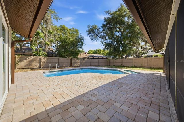 1204 MOONDALE COURT, Valrico, FL 33596