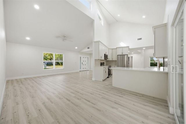 1204 MOONDALE COURT, Valrico, FL 33596