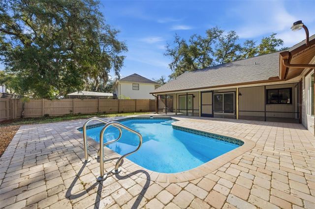 1204 MOONDALE COURT, Valrico, FL 33596