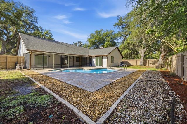 1204 MOONDALE COURT, Valrico, FL 33596