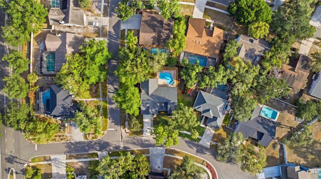 1204 MOONDALE COURT, Valrico, FL 33596