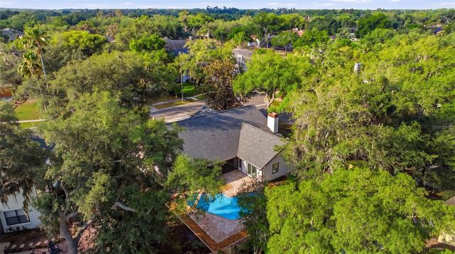 1204 MOONDALE COURT, Valrico, FL 33596