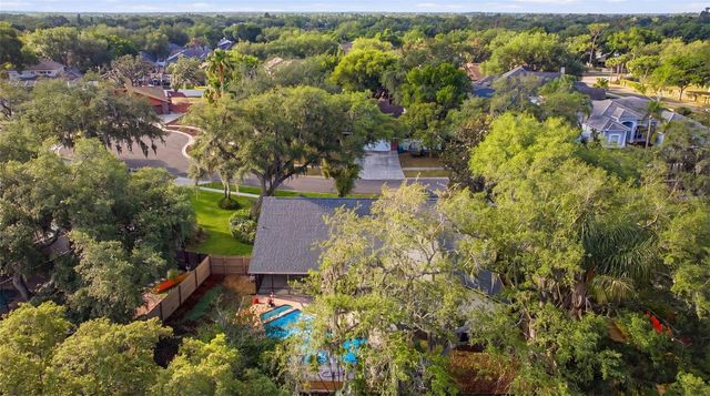 1204 MOONDALE COURT, Valrico, FL 33596