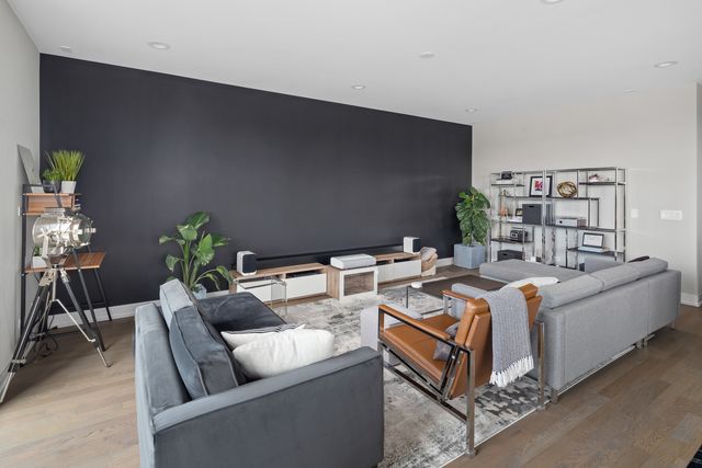 650 N Morgan Street 605, Chicago, IL 60642