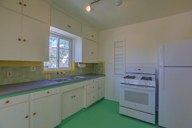319 Richmond Drive SE, Albuquerque, NM 87106
