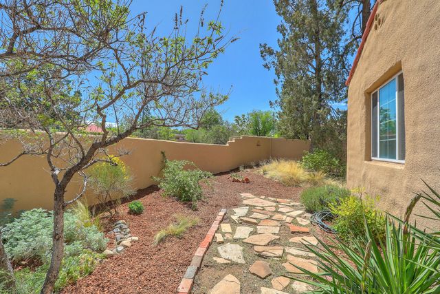 319 Richmond Drive SE, Albuquerque, NM 87106