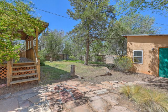 319 Richmond Drive SE, Albuquerque, NM 87106