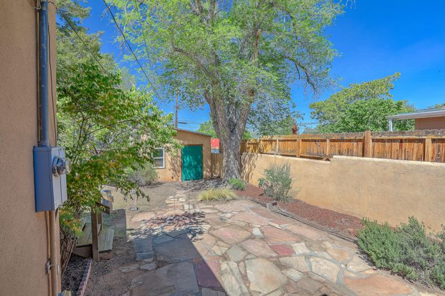 319 Richmond Drive SE, Albuquerque, NM 87106