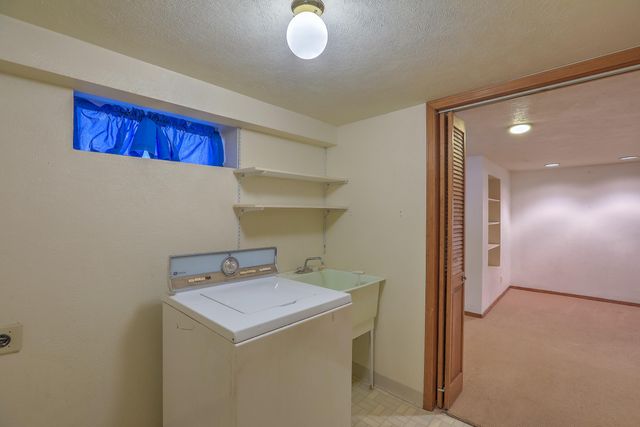 319 Richmond Drive SE, Albuquerque, NM 87106