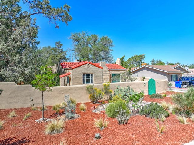 319 Richmond Drive SE, Albuquerque, NM 87106