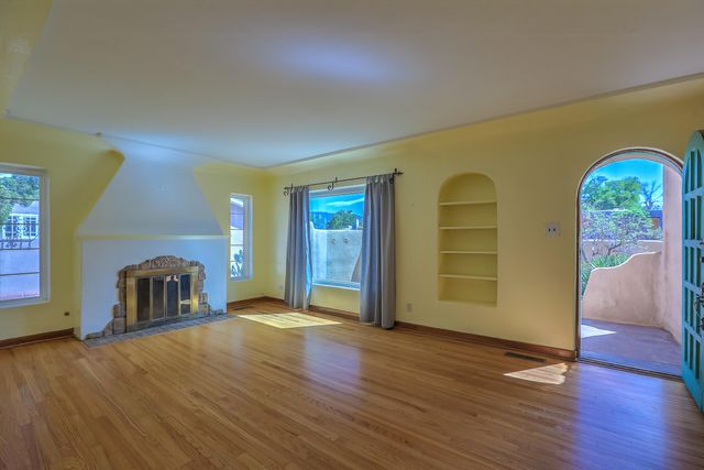 319 Richmond Drive SE, Albuquerque, NM 87106