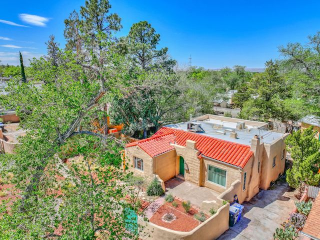 319 Richmond Drive SE, Albuquerque, NM 87106