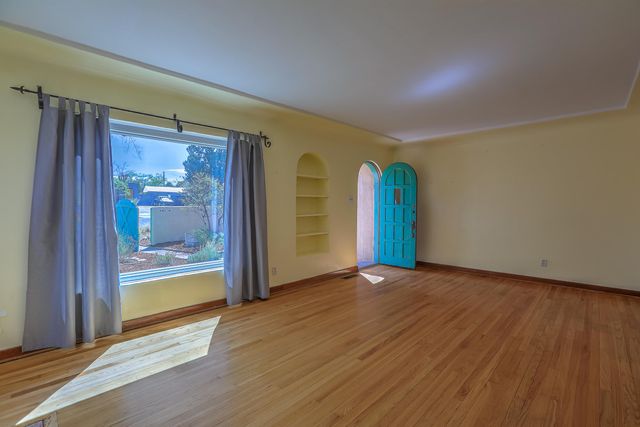 319 Richmond Drive SE, Albuquerque, NM 87106