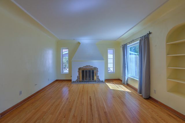 319 Richmond Drive SE, Albuquerque, NM 87106