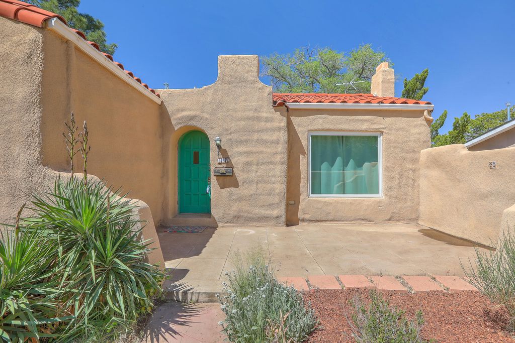 319 Richmond Drive SE, Albuquerque, NM 87106