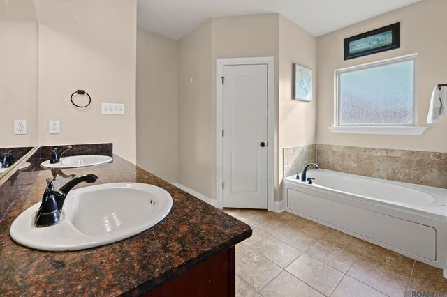 10028 Savannah Jane Ln, Baton Rouge, LA 70817