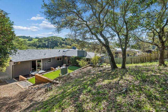 15 Underhill Rd, Mill Valley, CA 94941