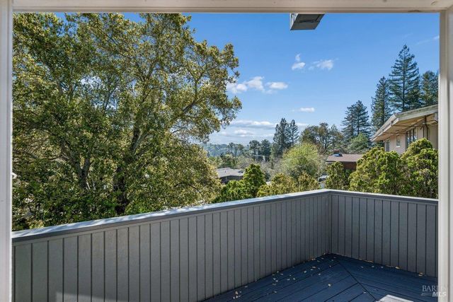 15 Underhill Rd, Mill Valley, CA 94941