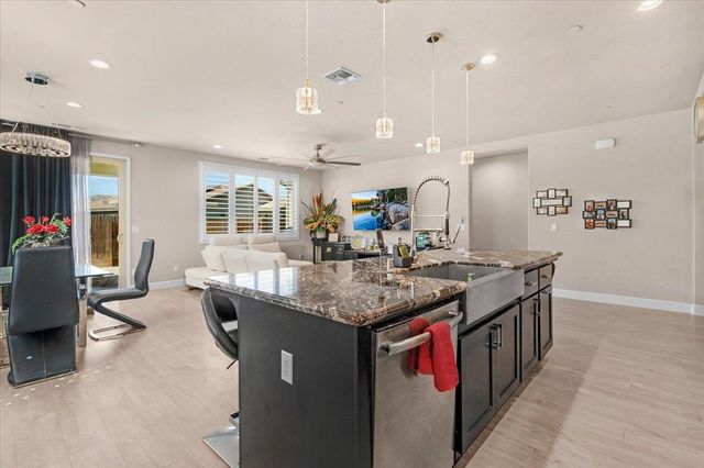 3833 Hannah Lane, Clovis, CA 93619
