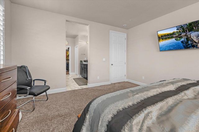 3833 Hannah Lane, Clovis, CA 93619