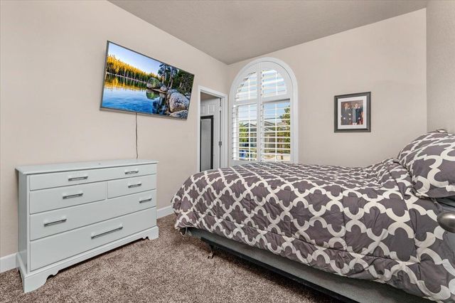 3833 Hannah Lane, Clovis, CA 93619