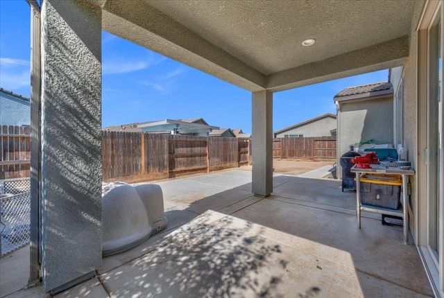 3833 Hannah Lane, Clovis, CA 93619