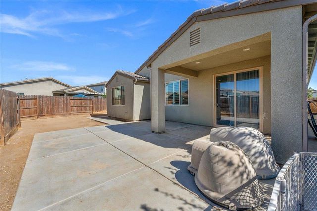 3833 Hannah Lane, Clovis, CA 93619