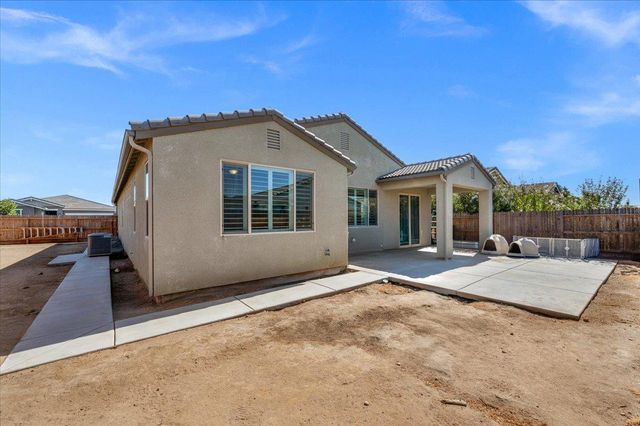 3833 Hannah Lane, Clovis, CA 93619