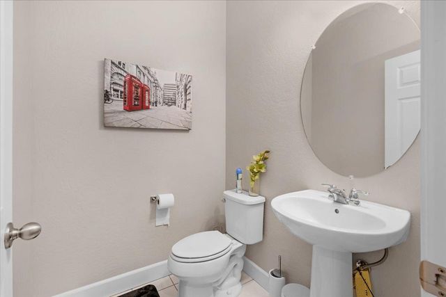 3833 Hannah Lane, Clovis, CA 93619