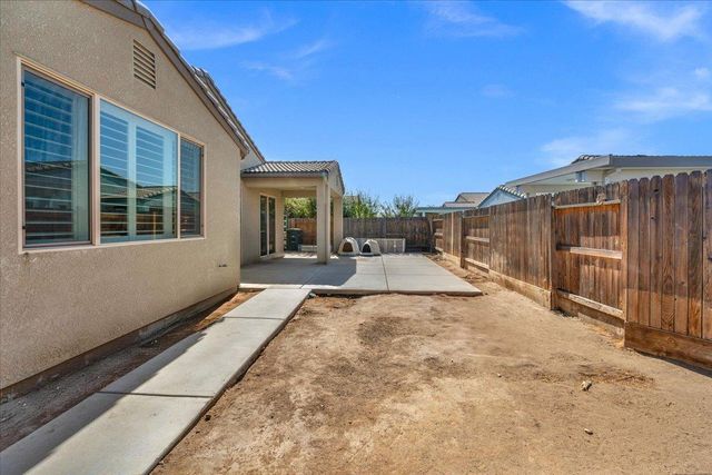 3833 Hannah Lane, Clovis, CA 93619