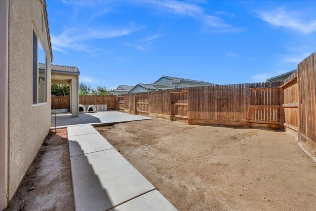 3833 Hannah Lane, Clovis, CA 93619