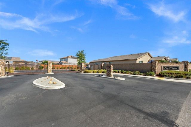 3833 Hannah Lane, Clovis, CA 93619