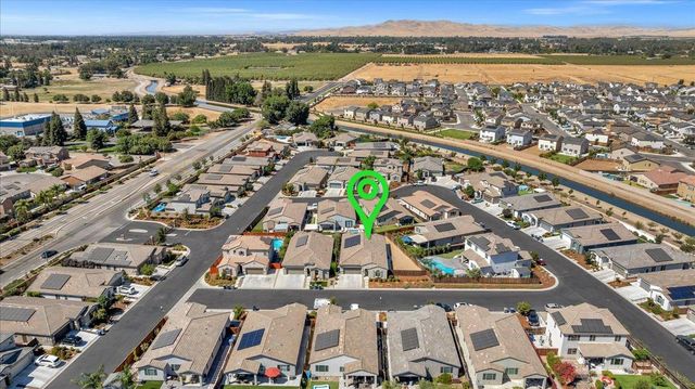 3833 Hannah Lane, Clovis, CA 93619