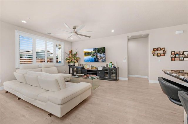 3833 Hannah Lane, Clovis, CA 93619