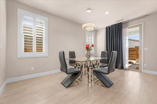 3833 Hannah Lane, Clovis, CA 93619