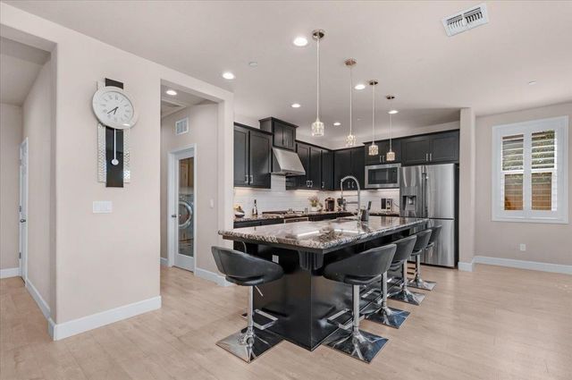 3833 Hannah Lane, Clovis, CA 93619