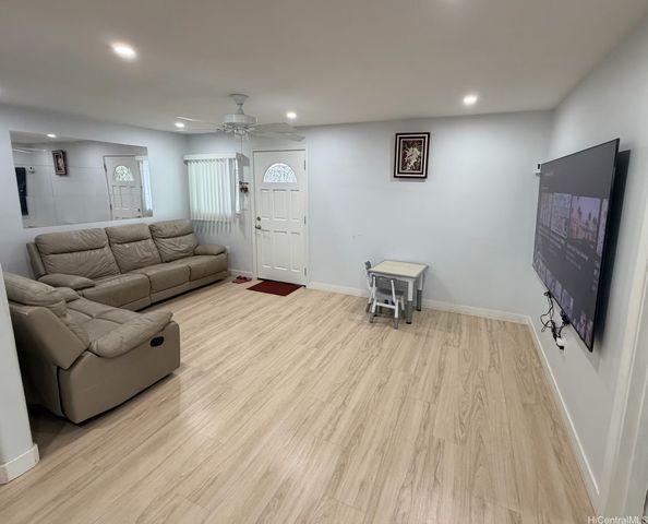 94-220 Waipahu Street, Waipahu, HI 96797