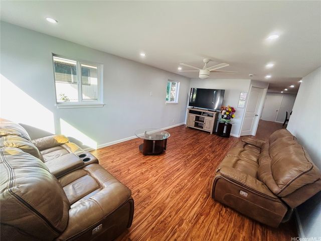 94-220 Waipahu Street, Waipahu, HI 96797