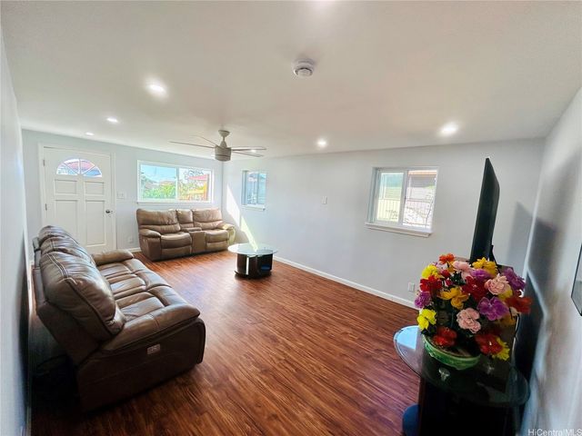 94-220 Waipahu Street, Waipahu, HI 96797