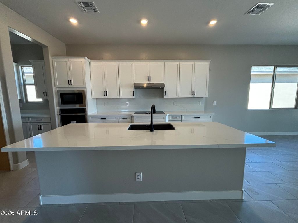 6089 N 206TH Drive, Buckeye, AZ 85396 — photo 2