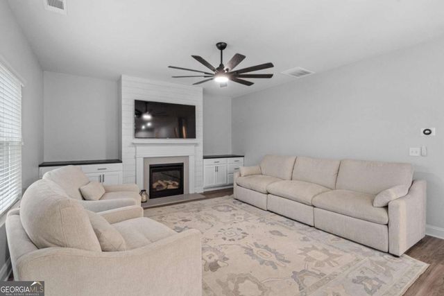 512 Adare Parkway, Adairsville, GA 30103