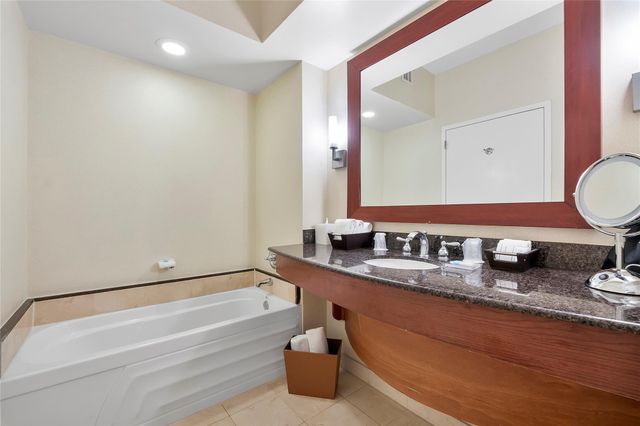 18001 Collins Ave 2806, North Miami Beach, FL 33160