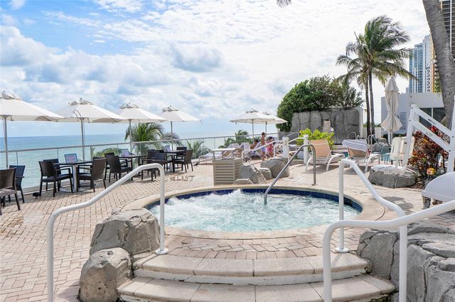 18001 Collins Ave 2806, North Miami Beach, FL 33160