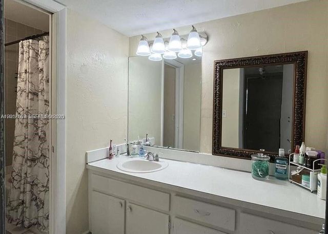 5501 NW 7th Street E412, Miami, FL 33126