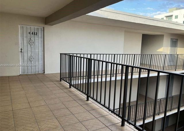 5501 NW 7th Street E412, Miami, FL 33126