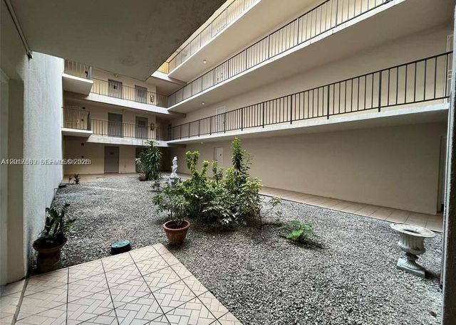 5501 NW 7th Street E412, Miami, FL 33126