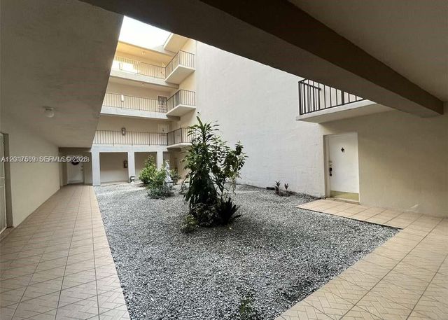 5501 NW 7th Street E412, Miami, FL 33126