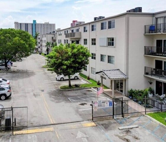 5501 NW 7th Street E412, Miami, FL 33126